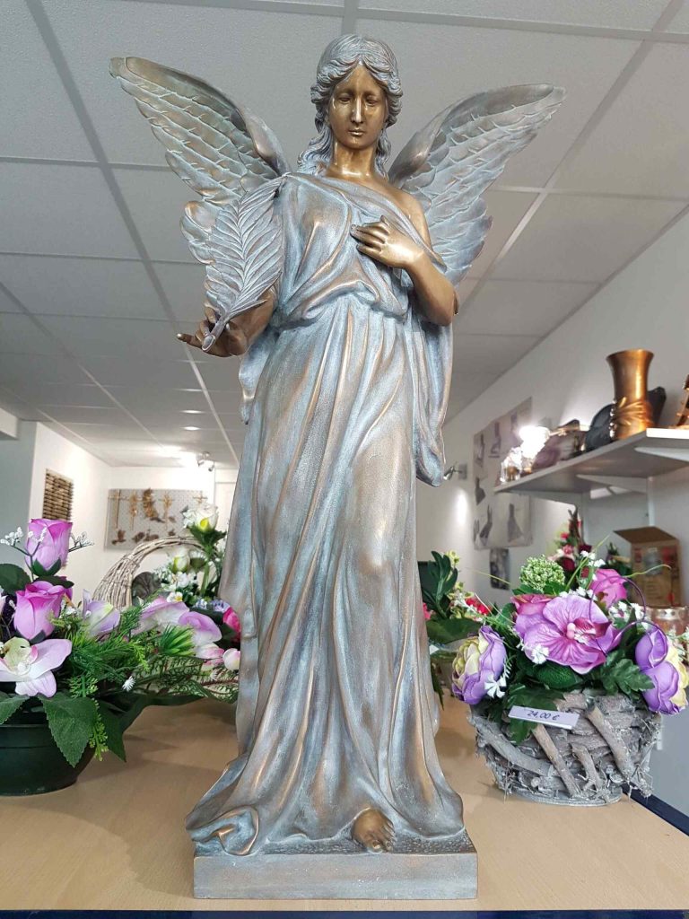 statue ange expose en magasin