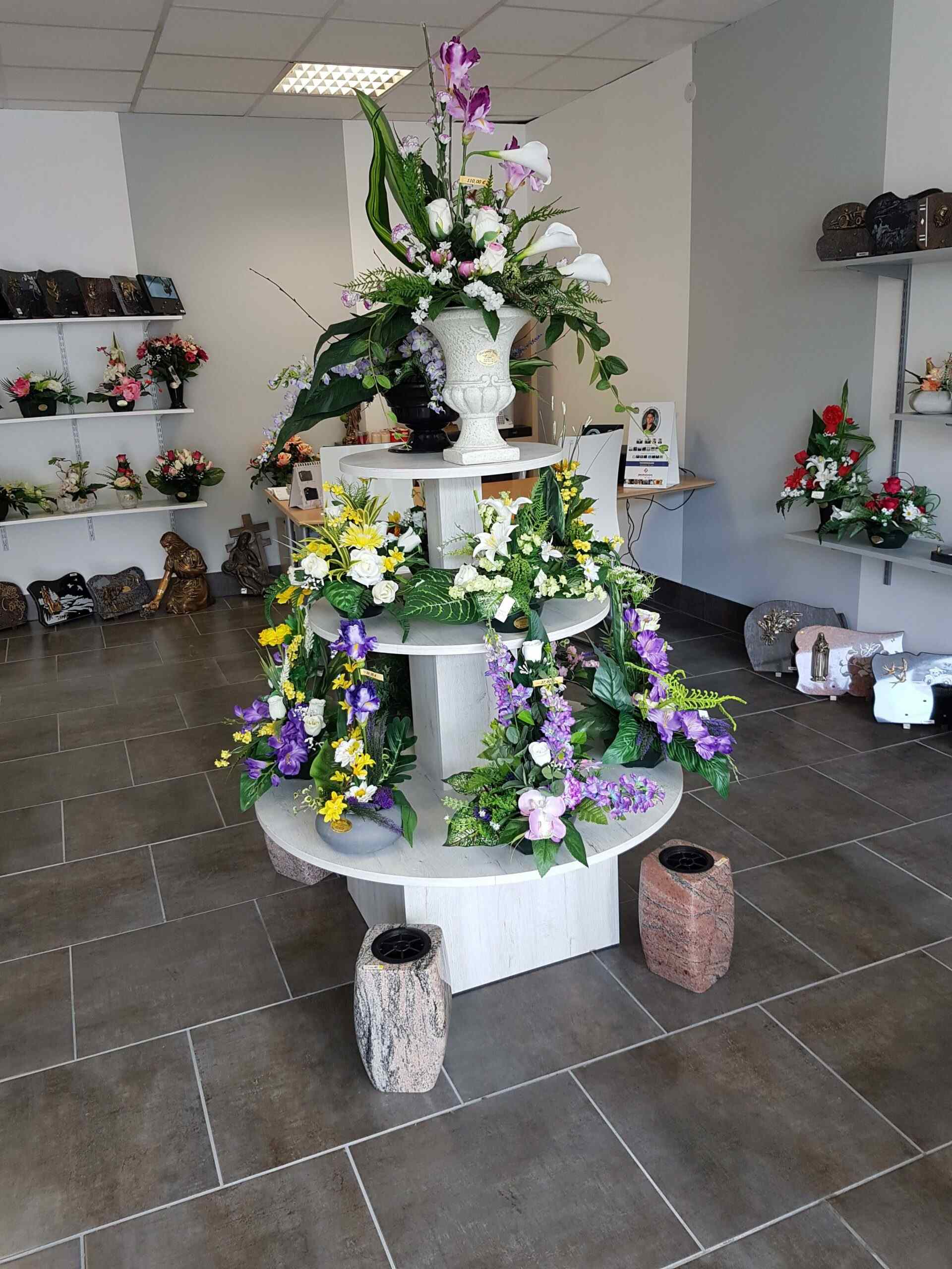 articles funeraires exposes en magasin